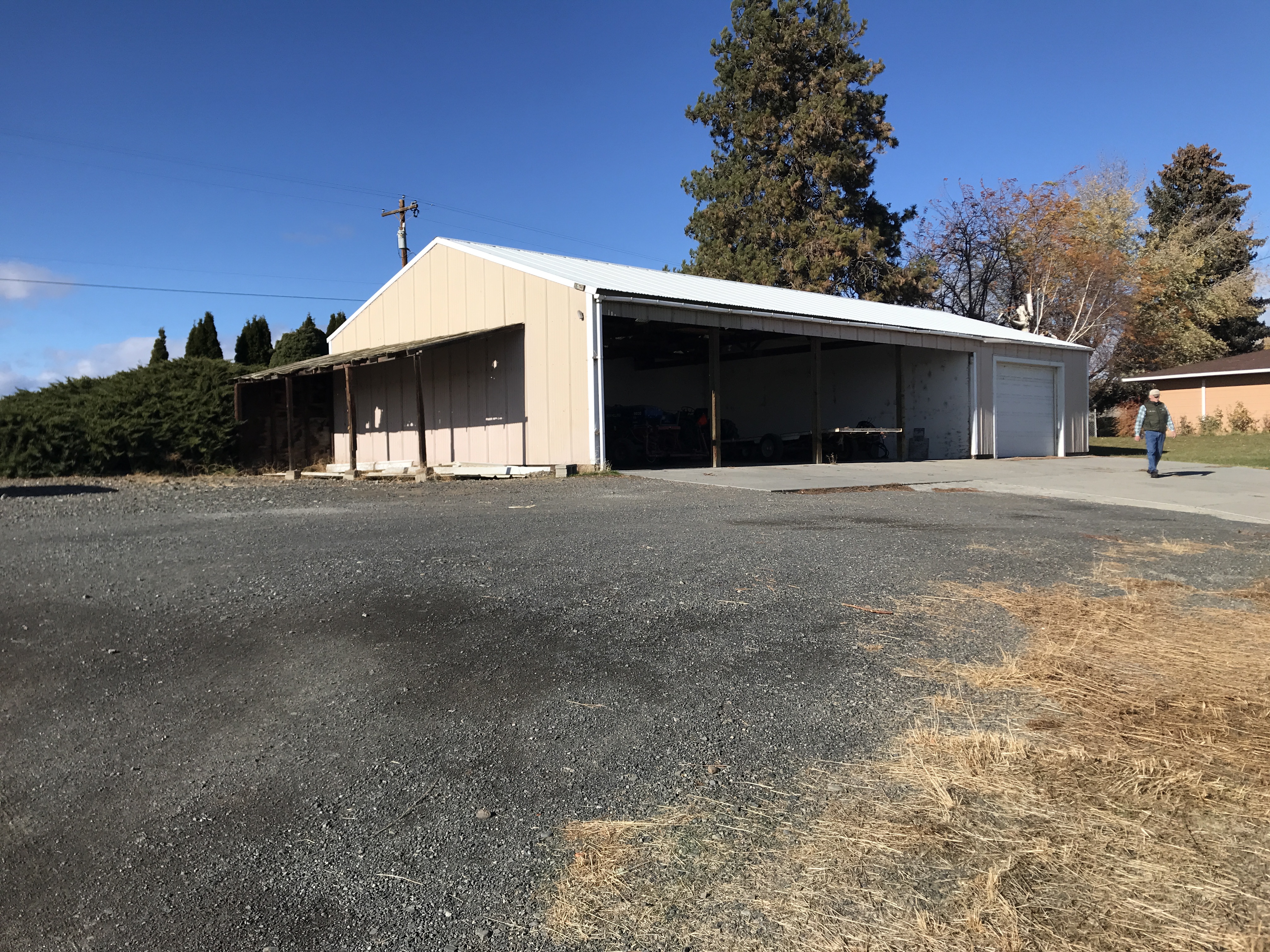 Apple Orchard w Equipment, House and Shops!