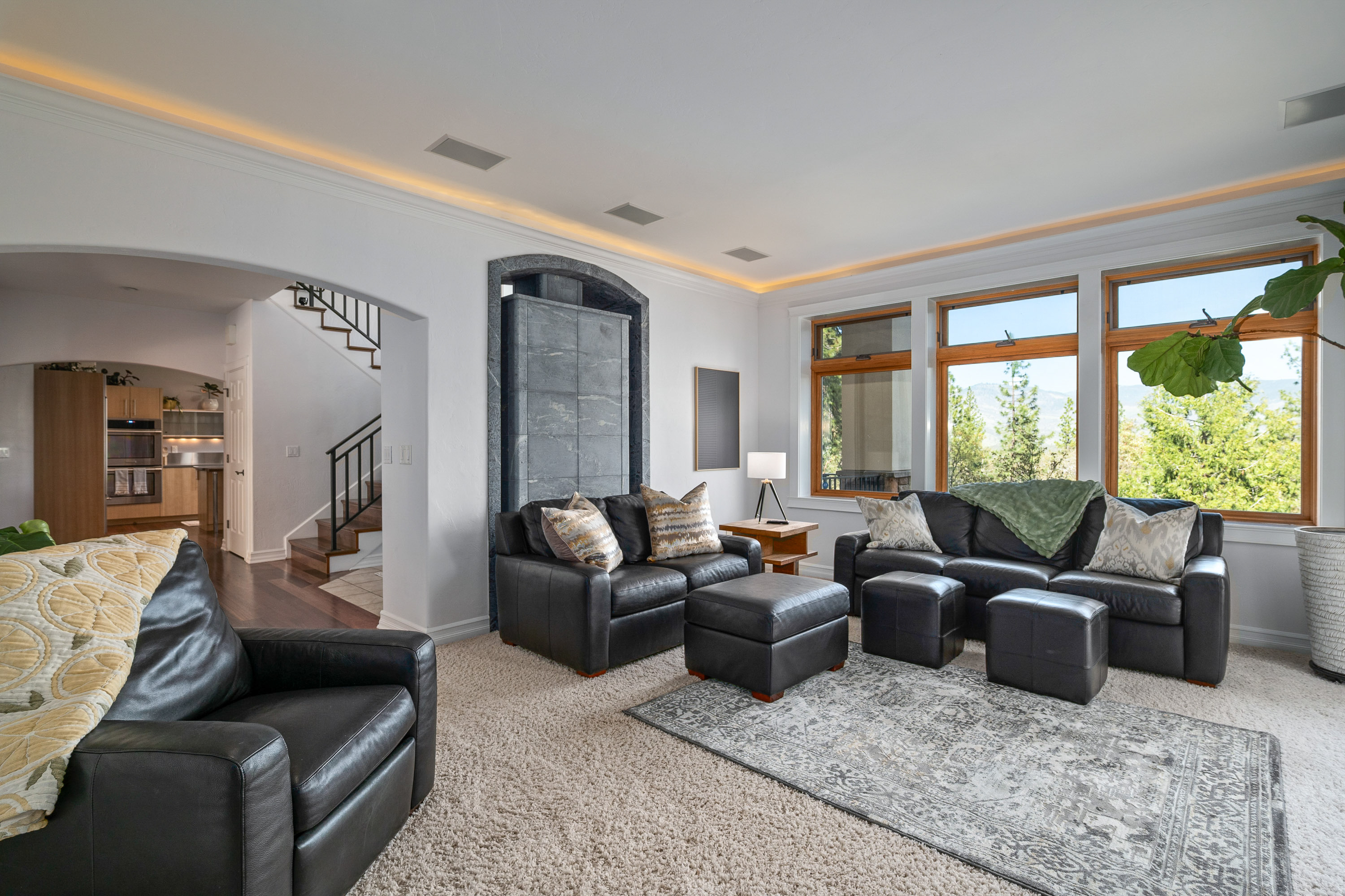 1694 Old Siskiyou Hwy