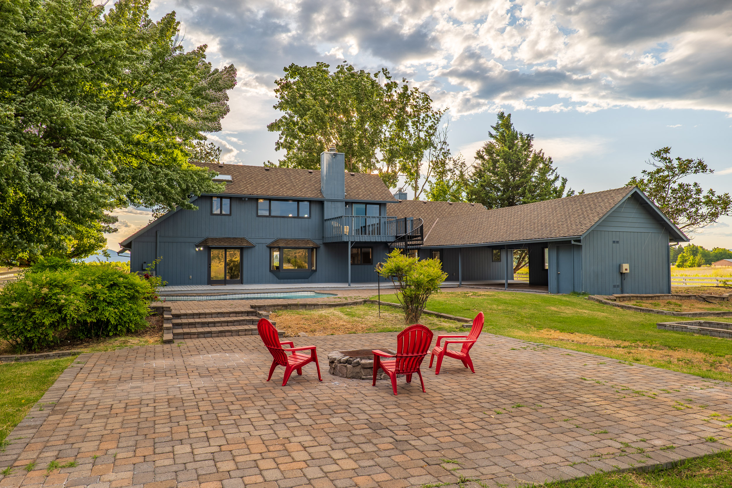 Mountain View Acres - 5900 McLoughlin Drive