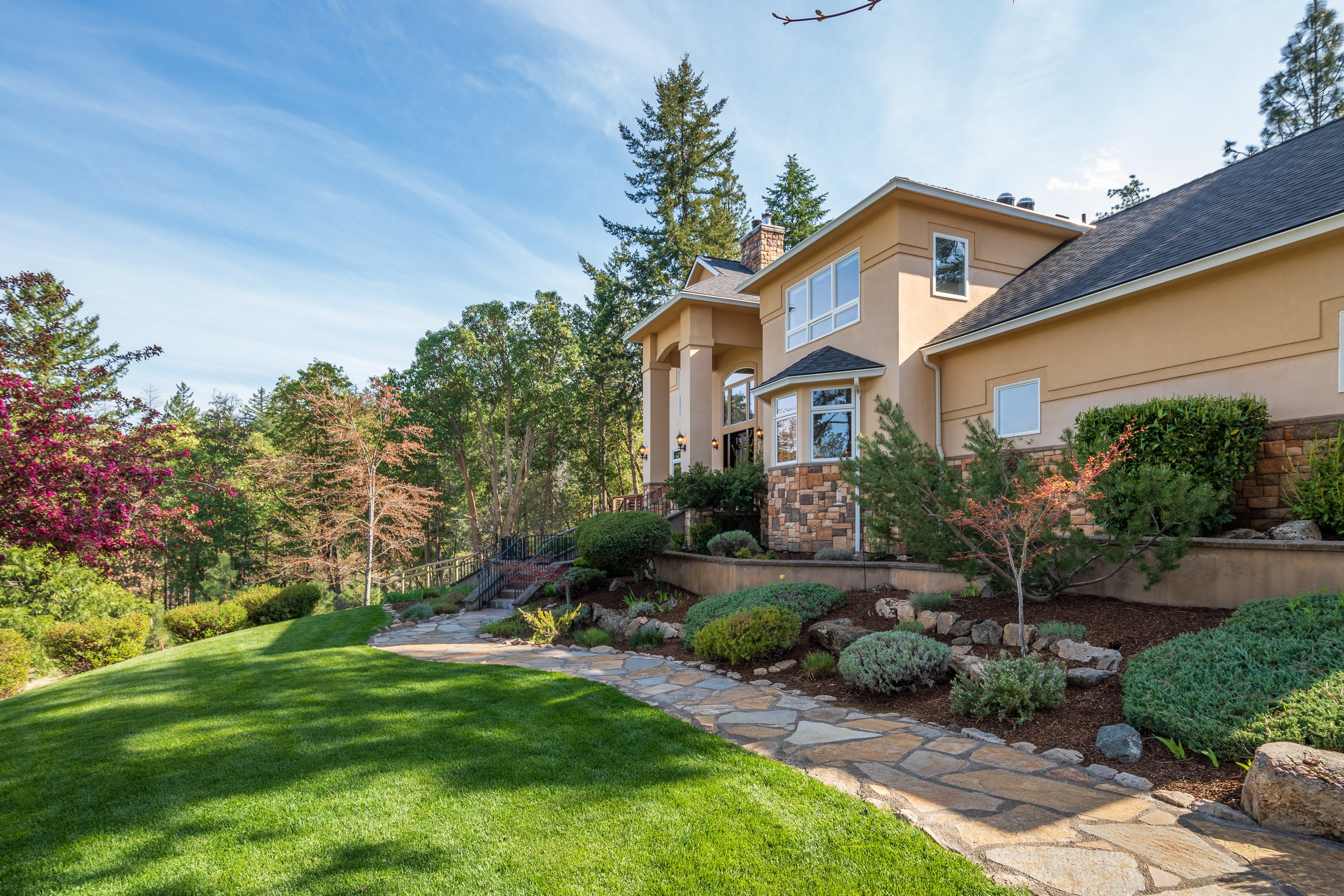 1694 Old Siskiyou Hwy