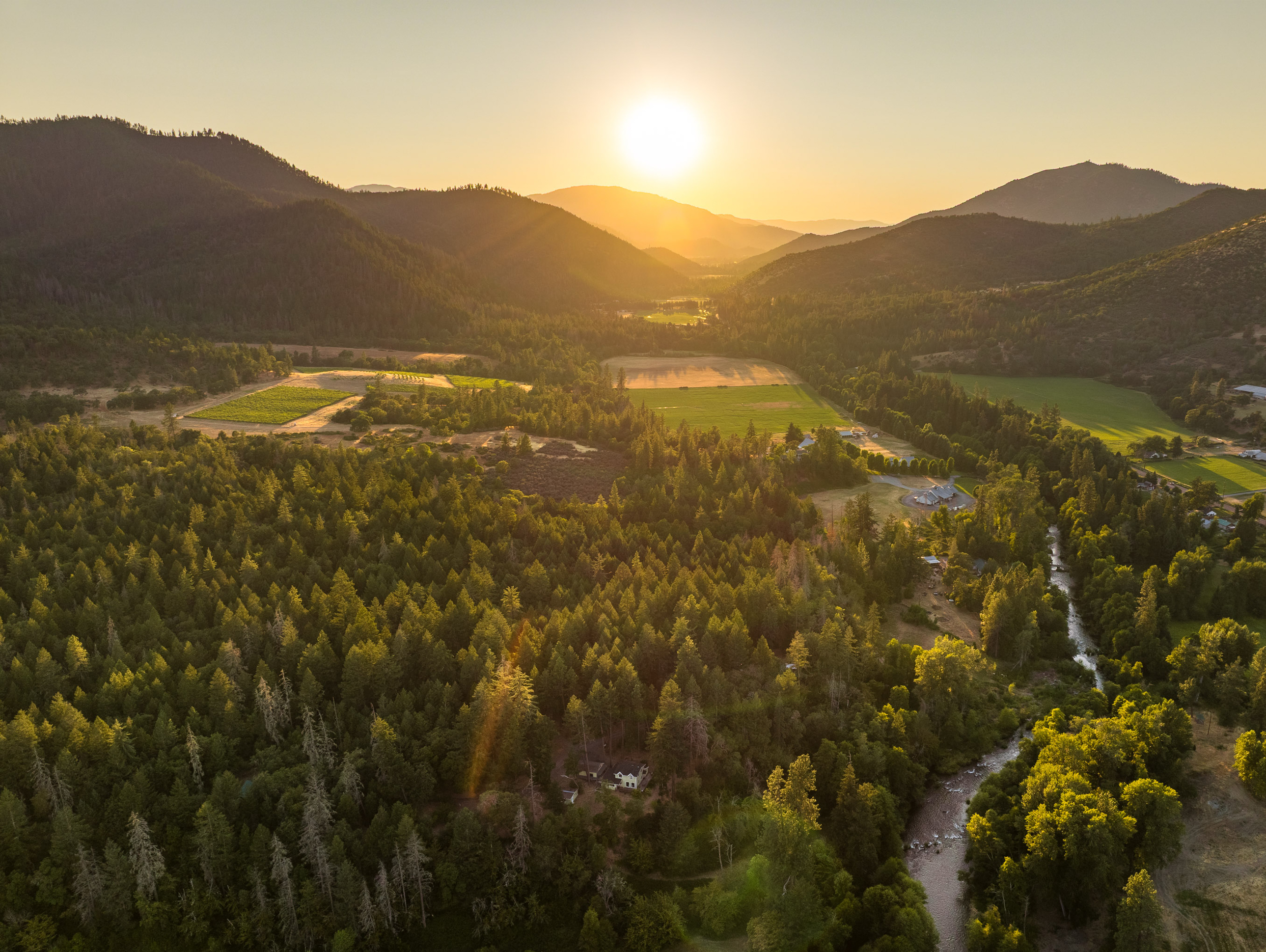 Applegate River Retreat - 11677 Hwy 238