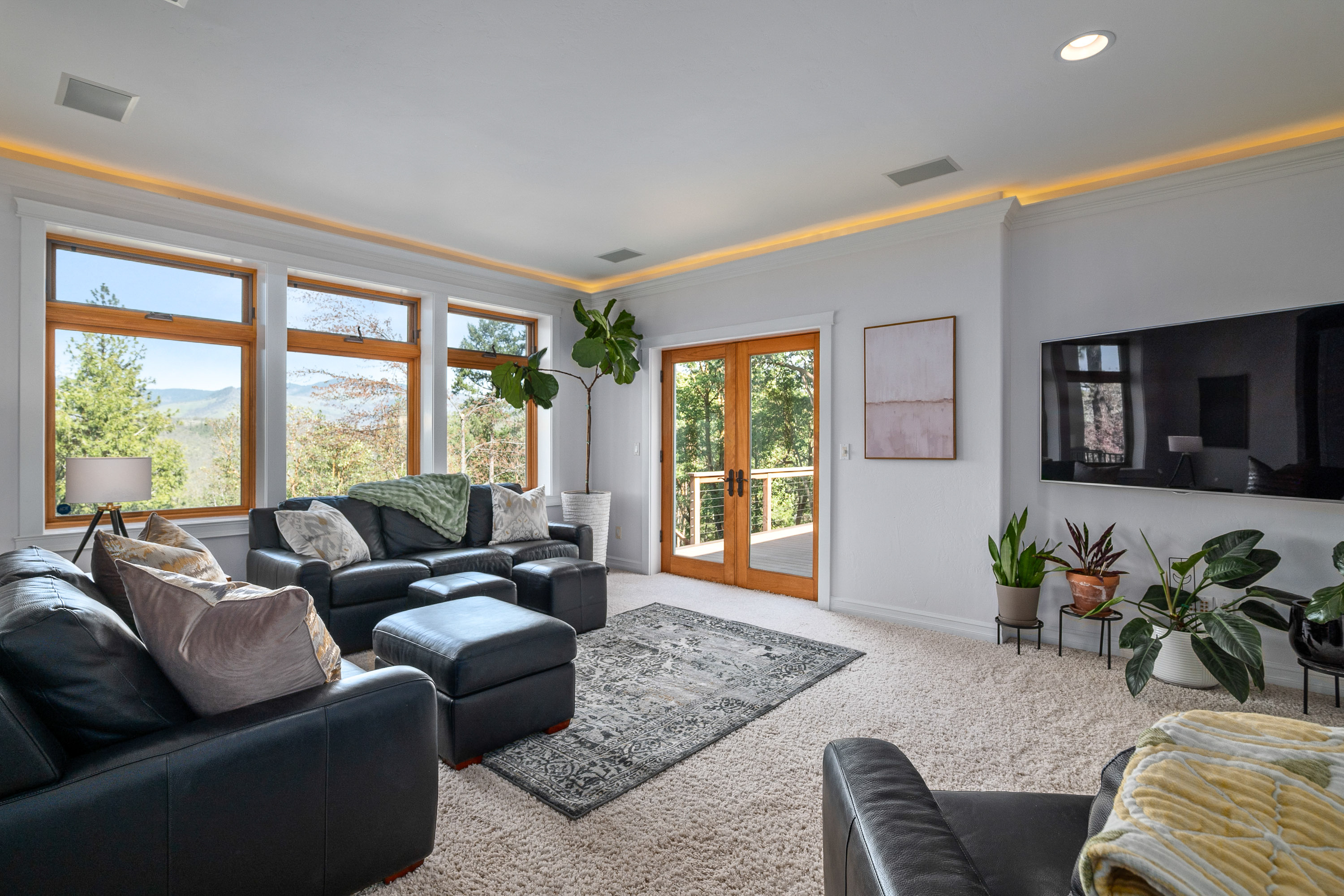 1694 Old Siskiyou Hwy