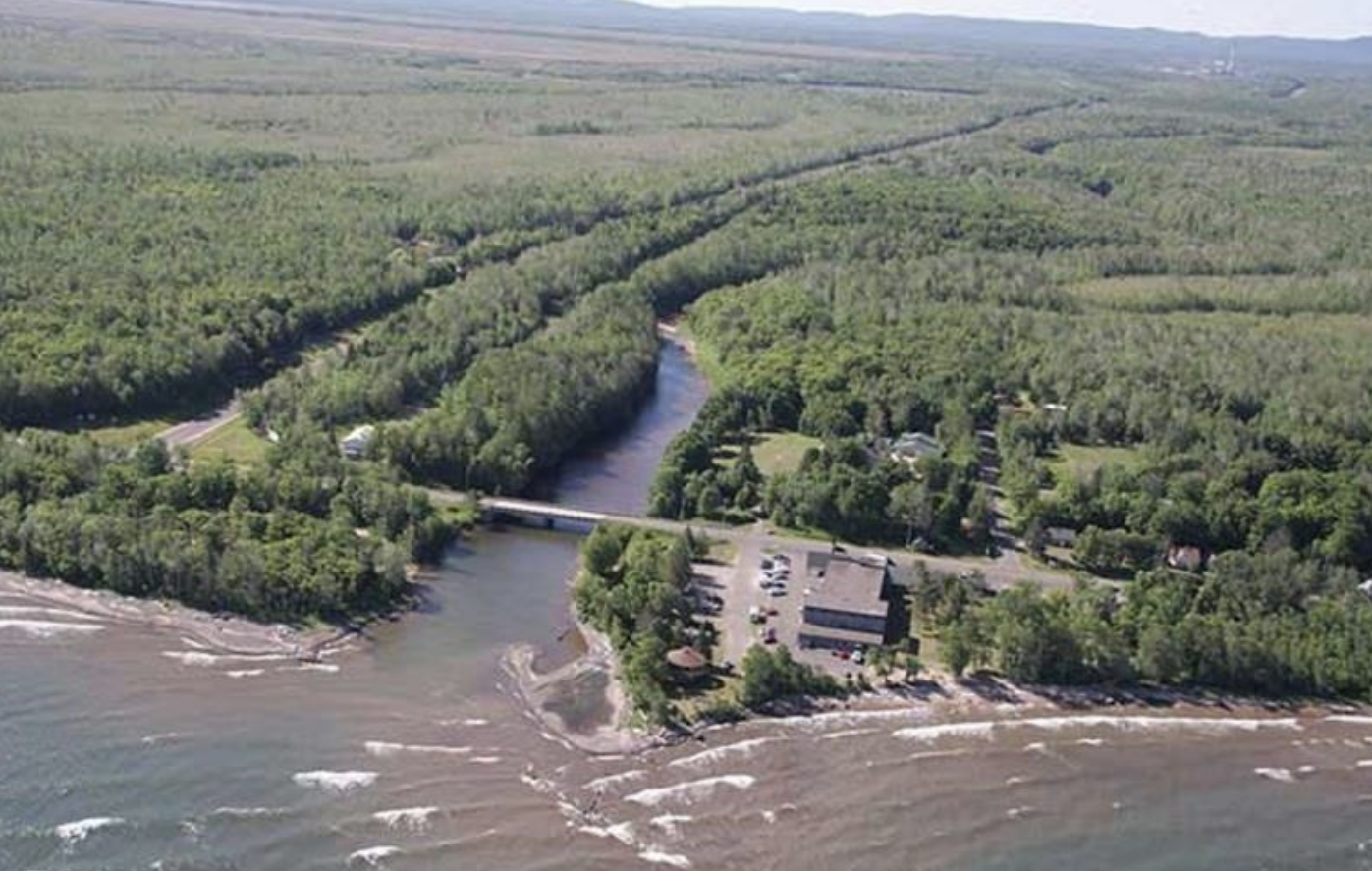 Riverfront with Superior Access 50187997