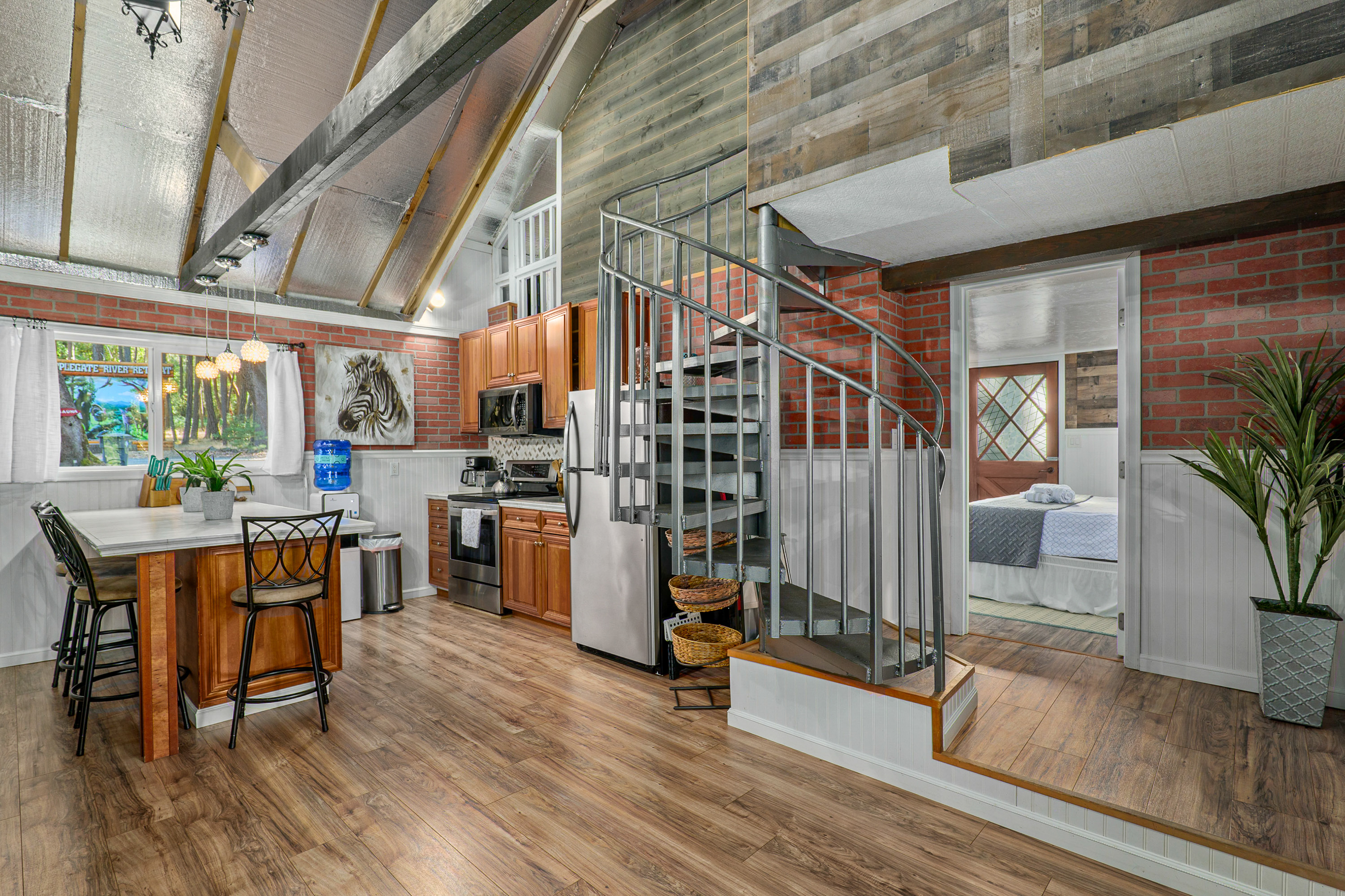 Applegate River Retreat - 11677 Hwy 238