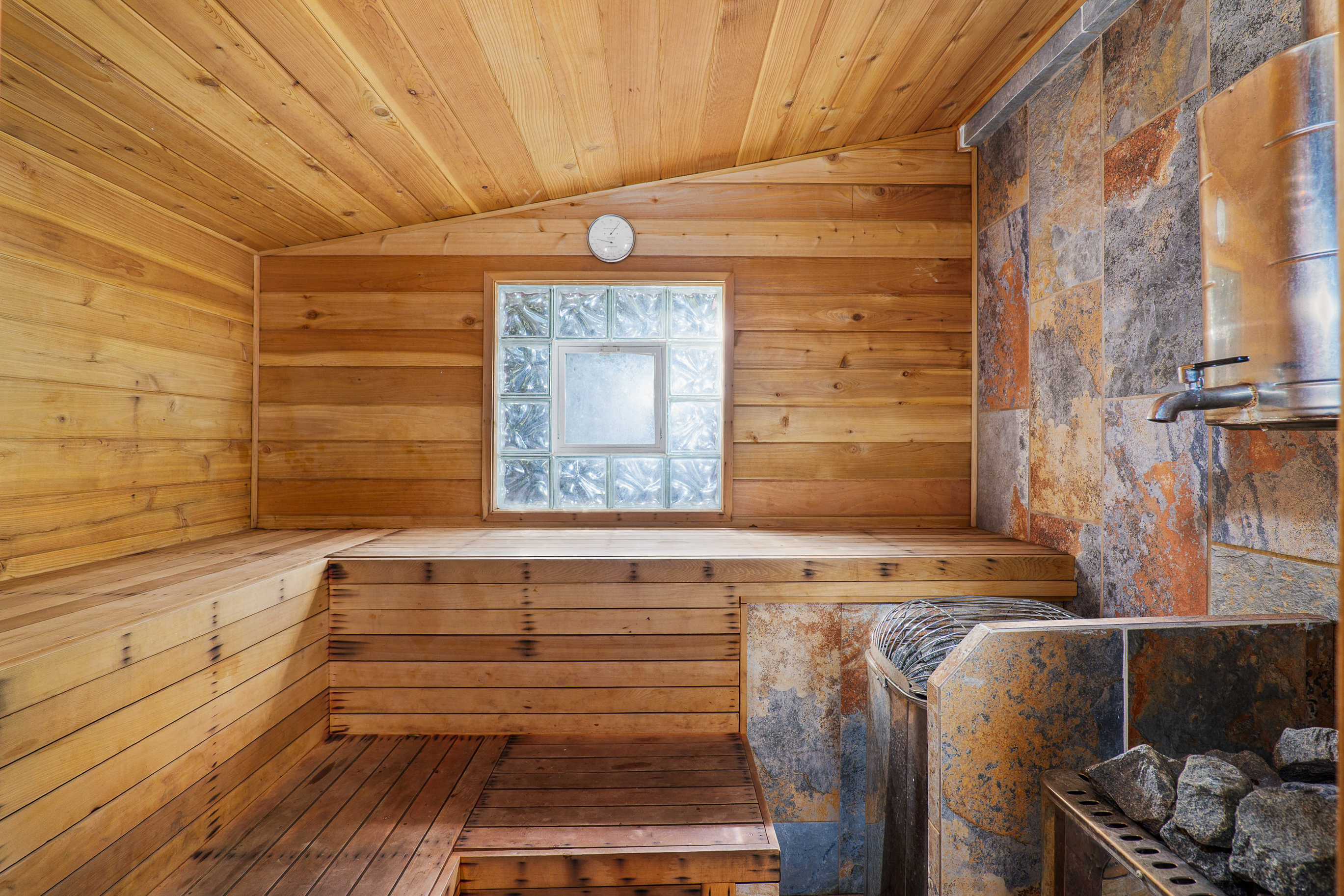 Applegate River Retreat - 11677 Hwy 238