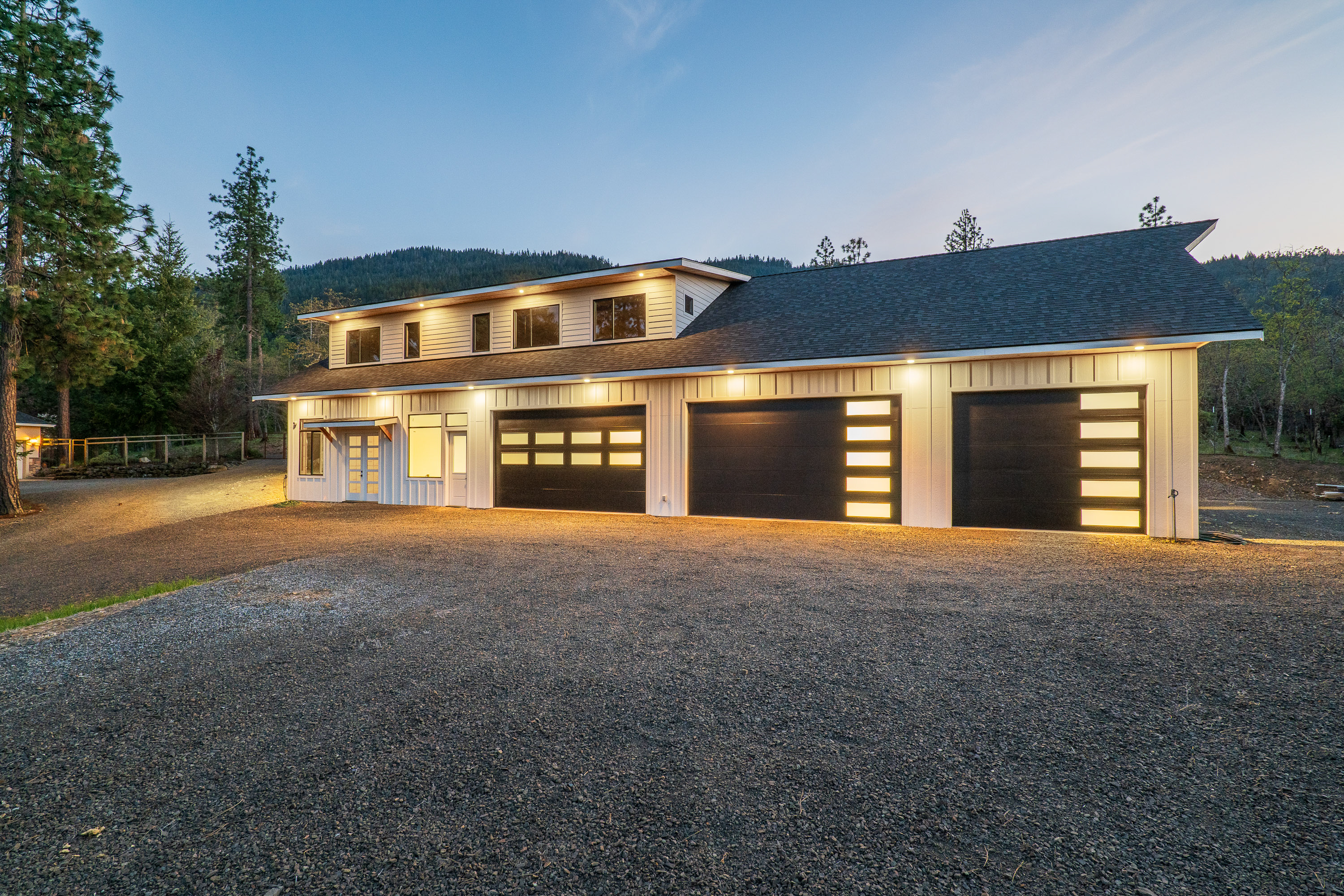 1694 Old Siskiyou Hwy