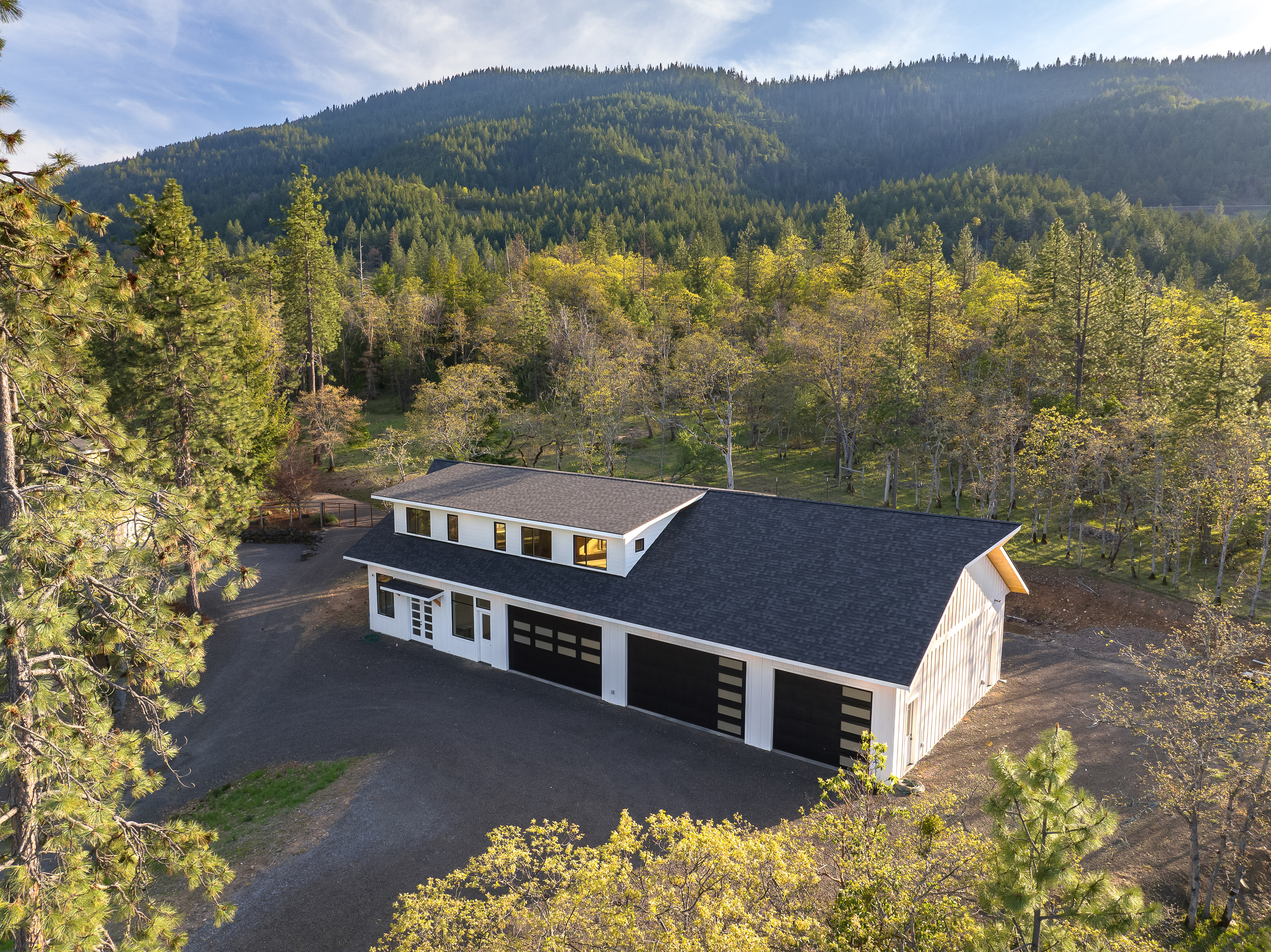 1694 Old Siskiyou Hwy