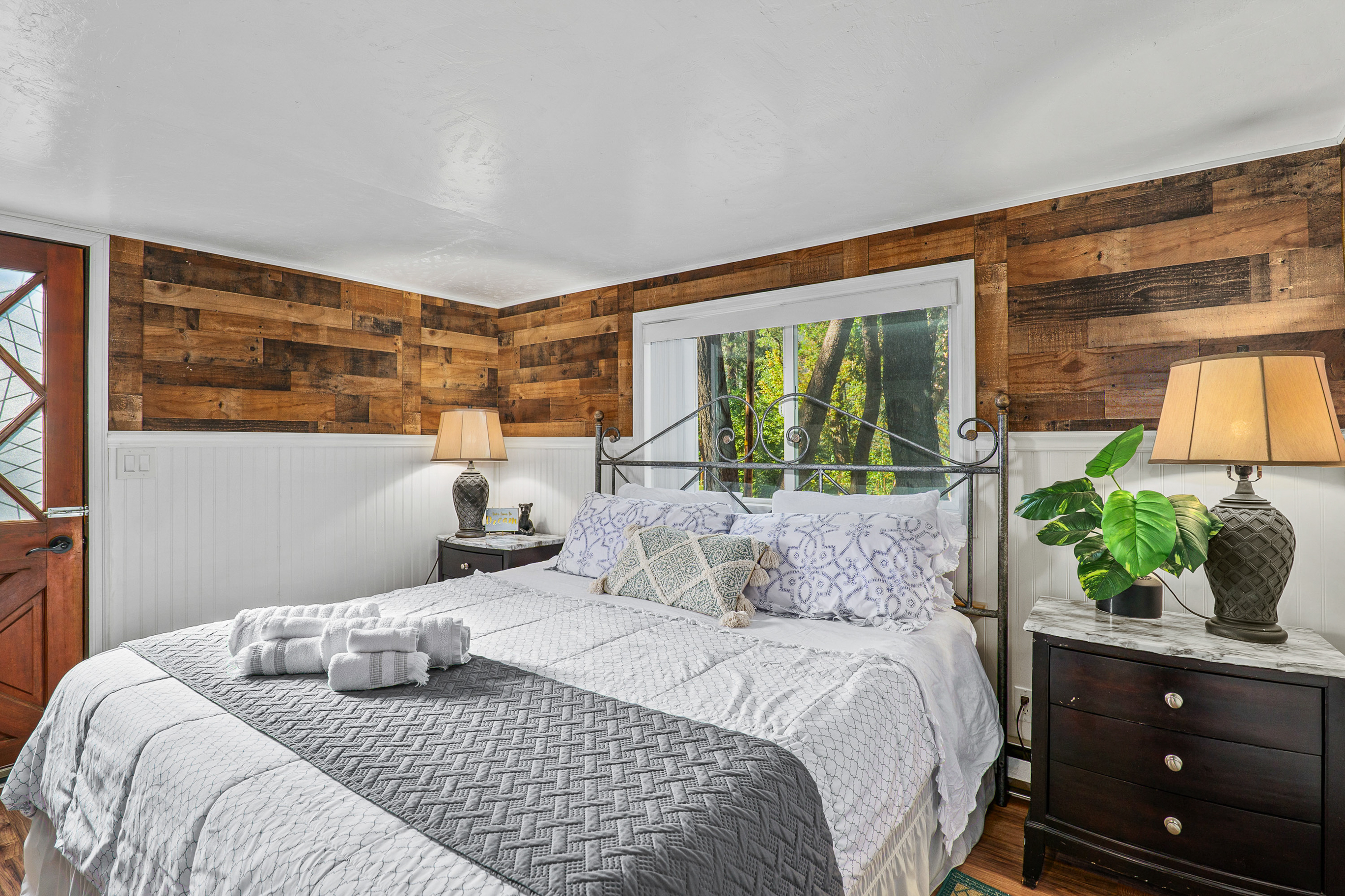 Applegate River Retreat - 11677 Hwy 238