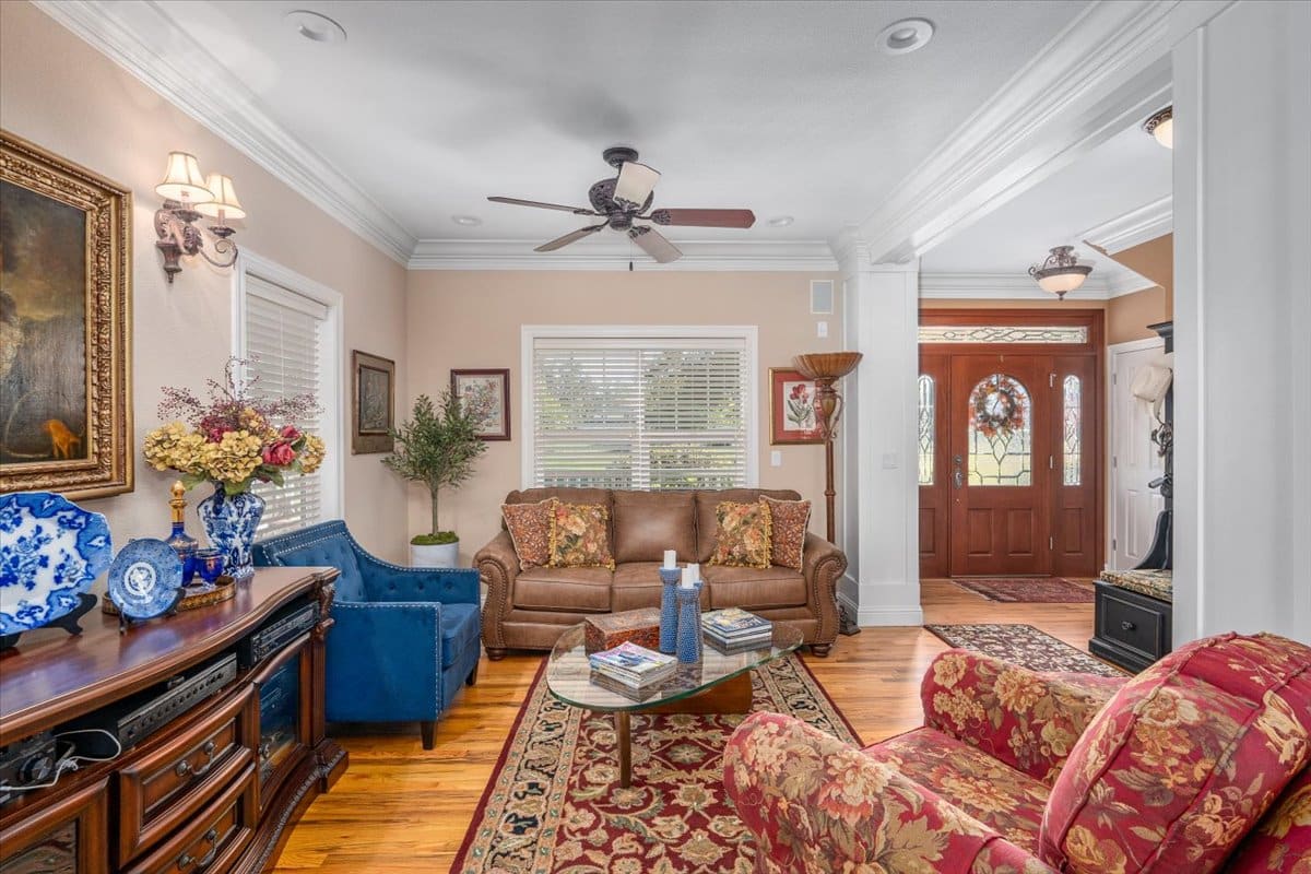Listing Image 12