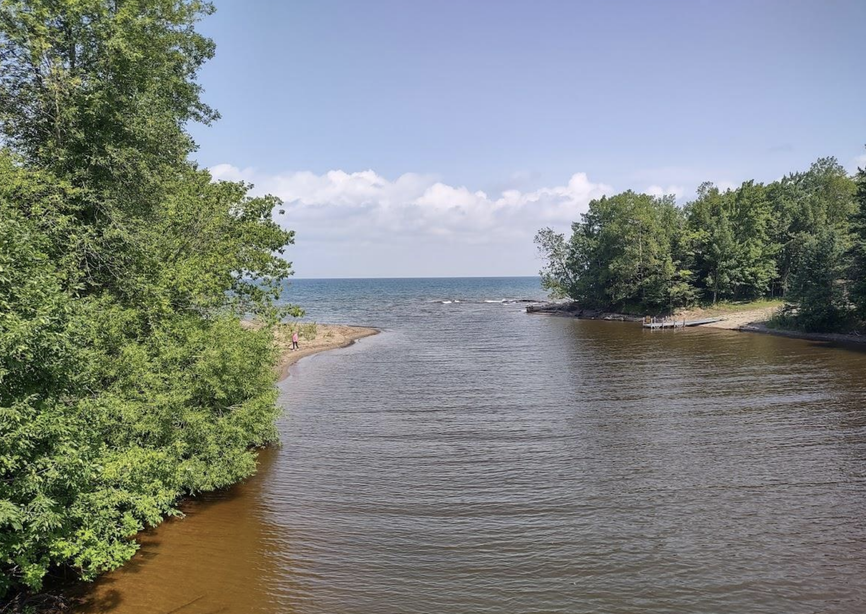 Riverfront with Superior Access 50187997