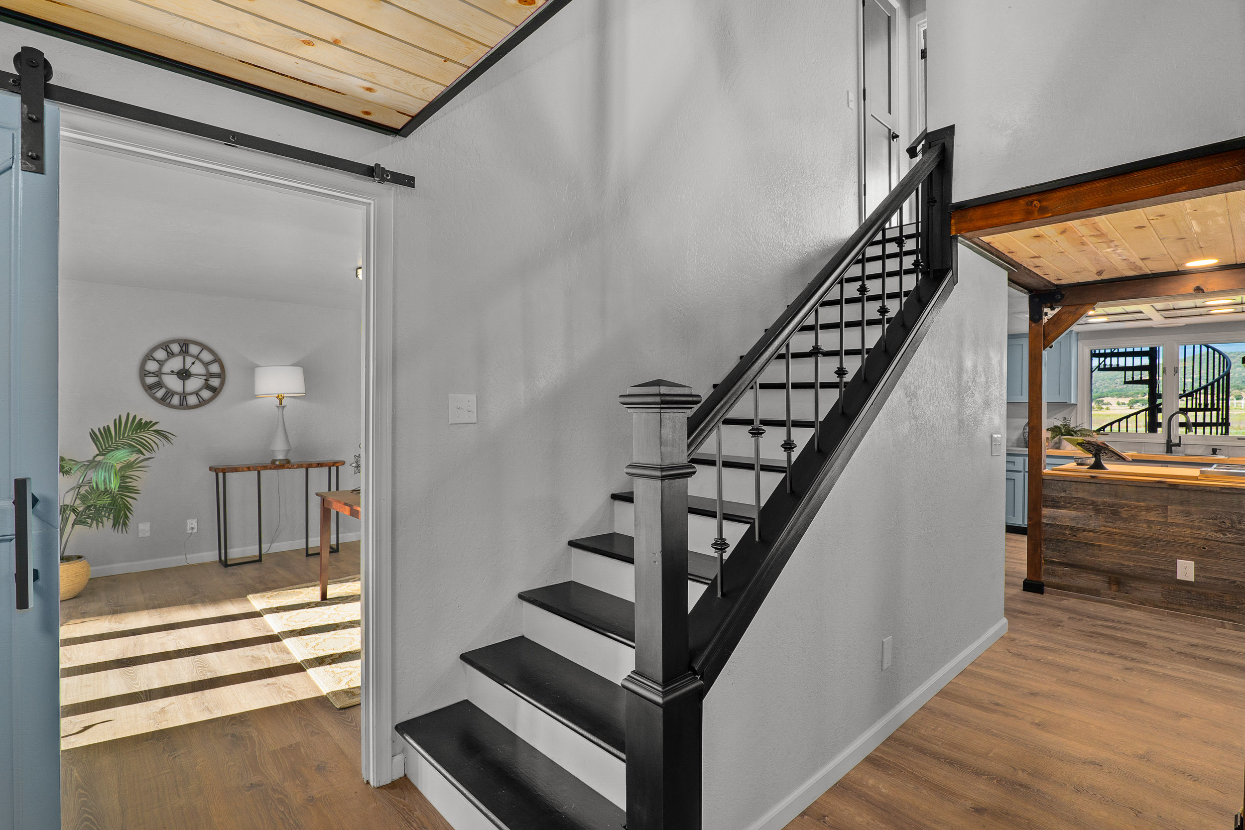 Mountain View Acres - 5900 McLoughlin Drive