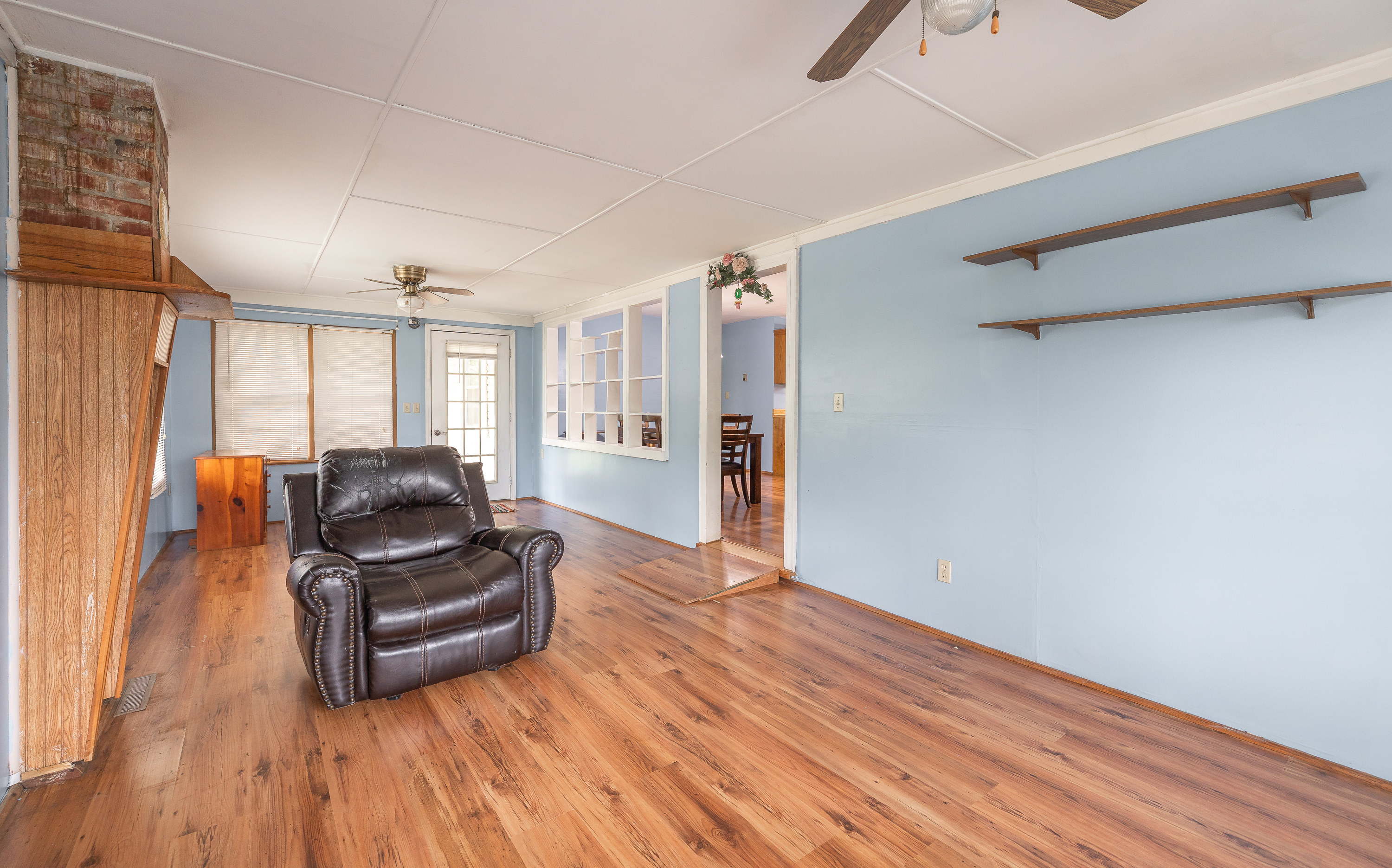 Listing Image 12
