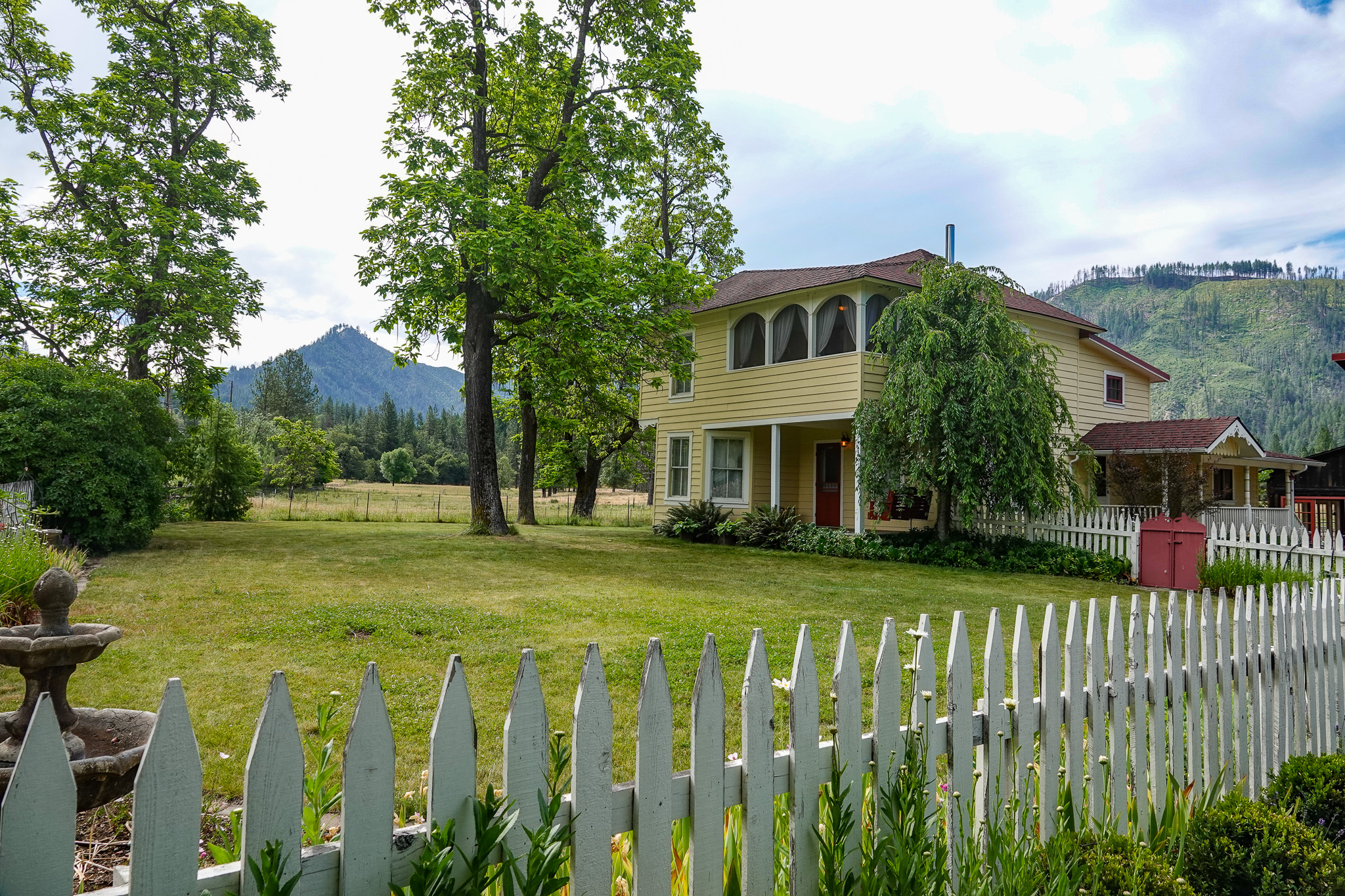 Listing Image 4