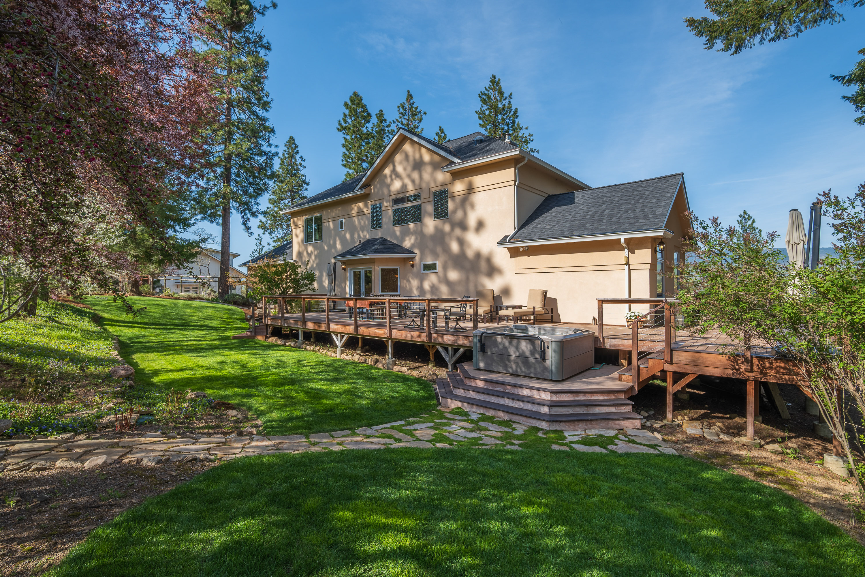 1694 Old Siskiyou Hwy
