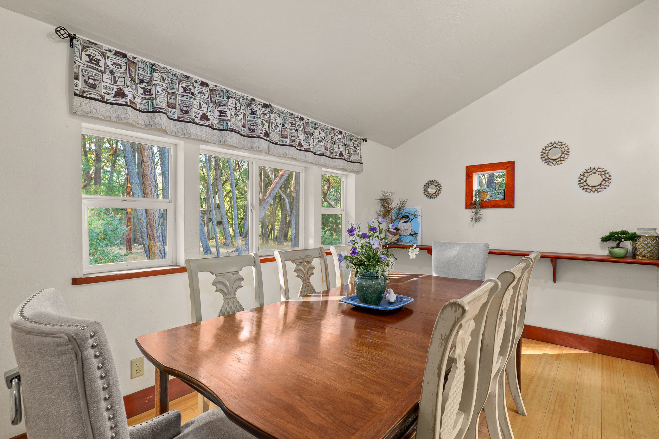 Applegate River Retreat - 11677 Hwy 238