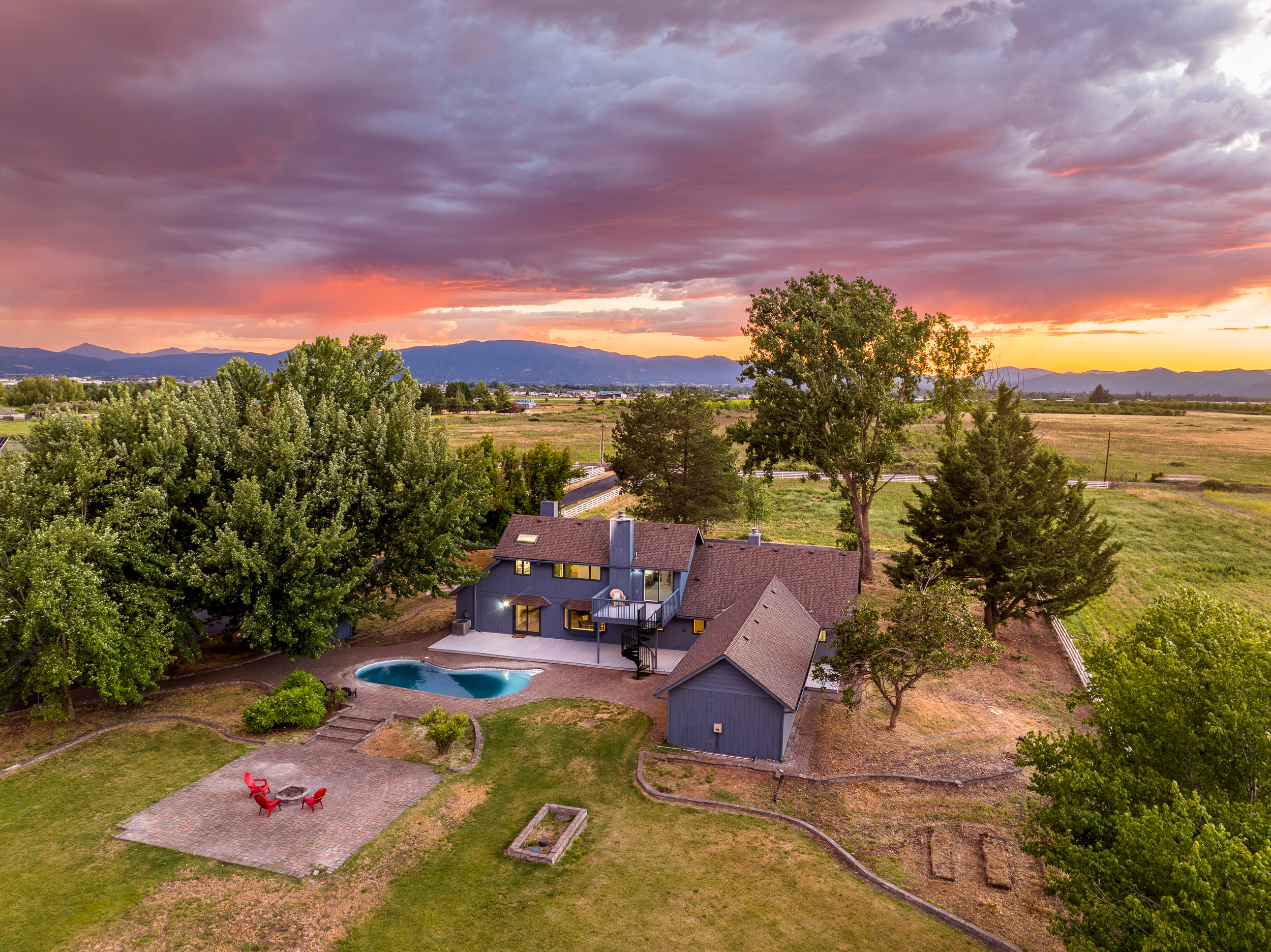 Mountain View Acres - 5900 McLoughlin Drive